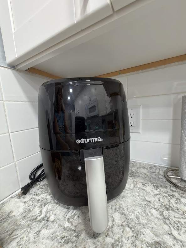 Kitchen counter with air fryer